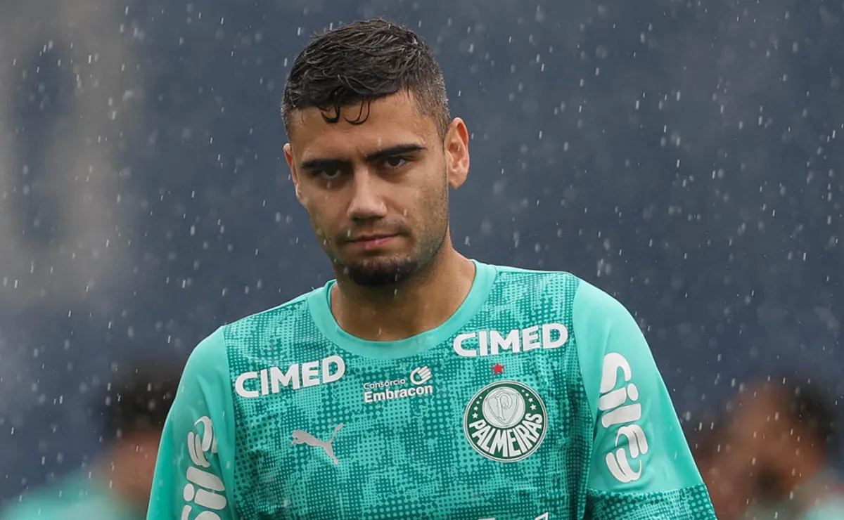 Palmeiras define escalação contra LDU em uma nova equação tática após saída de Andreas Pereira