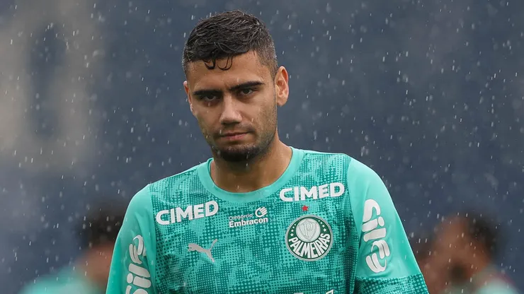 Andreas Pereira em treino na Academia de Futebol. A ausência dele faz Abel pensar - Foto: Cesar Greco - SEP