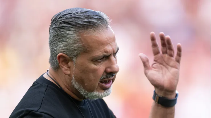 RJ - RIO DE JANEIRO - 31/08/2025 - BRASILEIRO A 2025, FLAMENGO X GREMIO - Jose Boto diretor de futebol do Flamengo durante partida contra o Gremio no estadio Maracana pelo campeonato Brasileiro A 2025. Foto: Jorge Rodrigues/AGIF