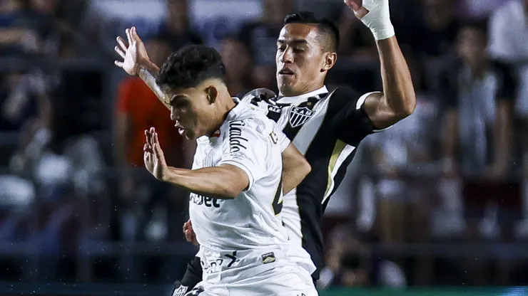 Santos x Atlético-MG no primeiro turno do Brasileirão - Foto: Ricardo Moreira/Getty Images.