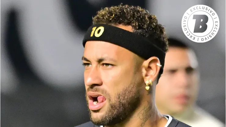 Neymar durante aquecimento antes de partida na Vila. Foto: Jota Erre/AGIF.