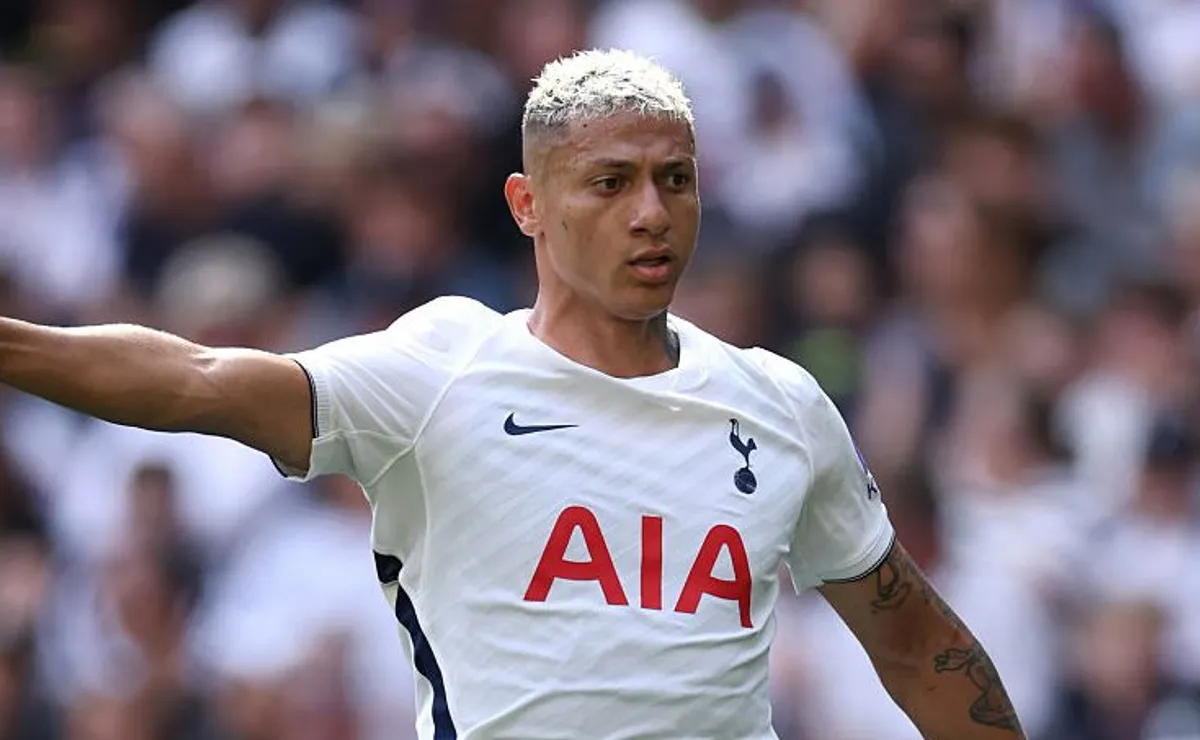 Tottenham pede 20 milhões de euros para negociar Richarlison com o Vasco e outros clubes