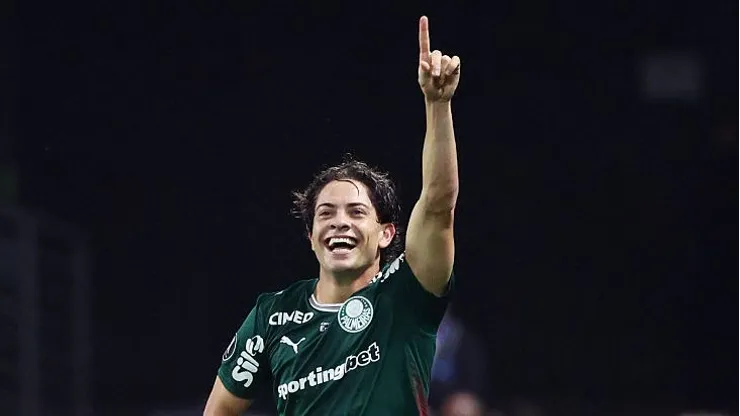 Giay comemora seu primeiro gol com o manto palestrino - (Photo by Alexandre Schneider/Getty Images)