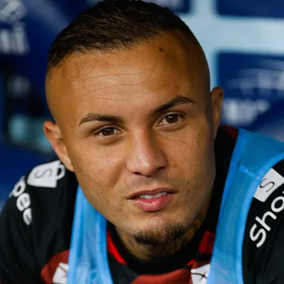 Agora ex-Flamengo, Everton Cebolinha chega causando ótima impressão no Santos