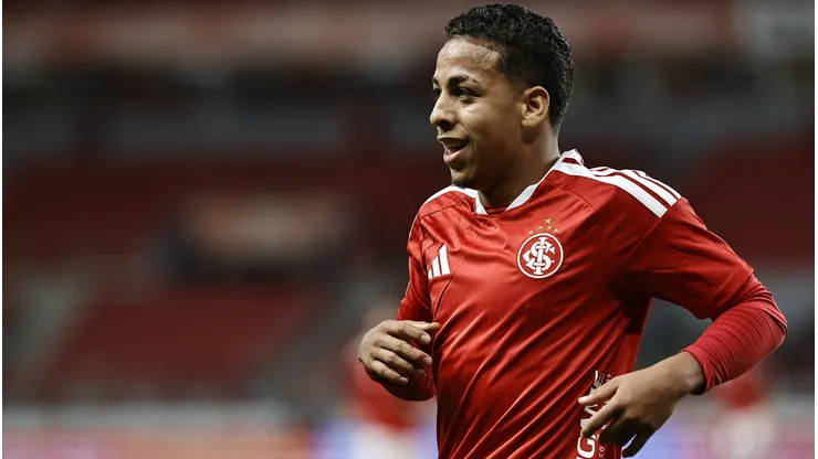 Allex vira opção para o jogo contra a Chapecoense. Roberto Vinicius/AGIF.