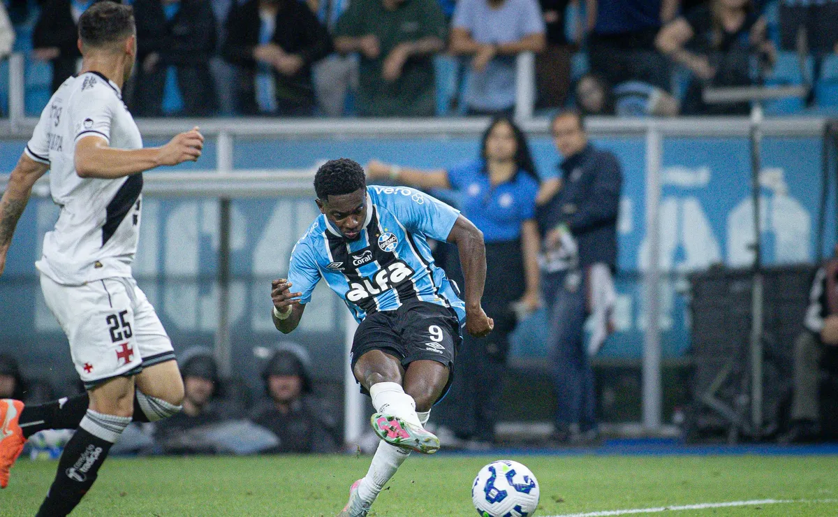 Grêmio pode mudar o sistema contra o Vasco após lesão de Amuzu e falta de opções no ataque