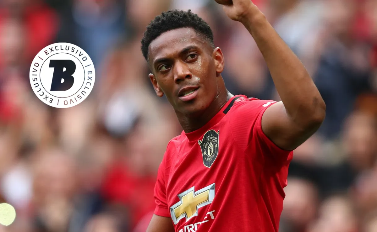 Alexandre Mattos vai ao mercado e Santos consulta Anthony Martial, ex-Manchester United