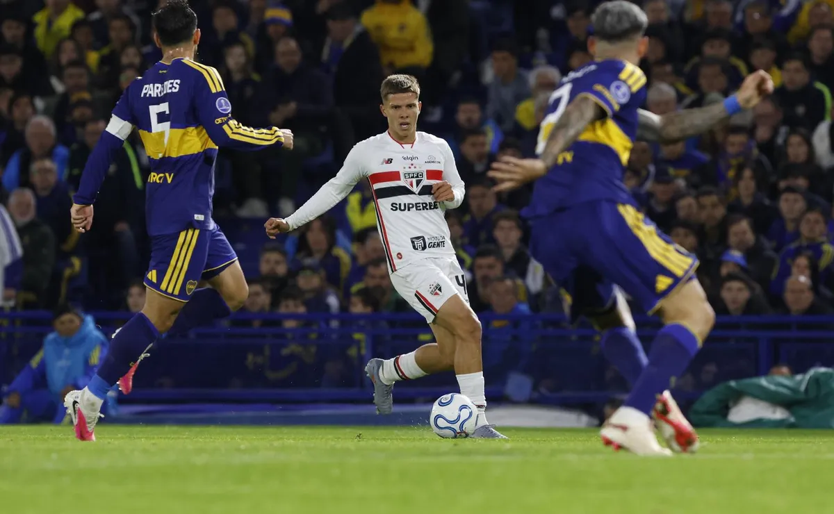 Gustavo Santana ganha confiança e será titular do São Paulo contra Palmeiras e Boca Juniors