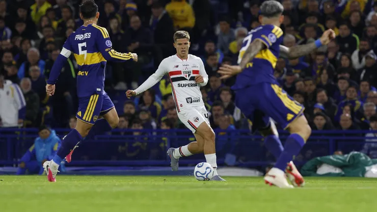 Gustavo Santana em La Bombonera - Foto: Rubens Chiri / São Paulo FC