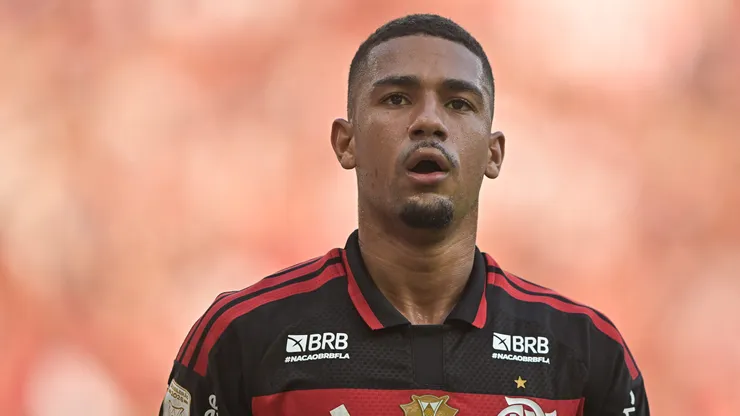 Samuel Lino vive bom momento no Flamengo. Foto: Thiago Ribeiro/AGIF
