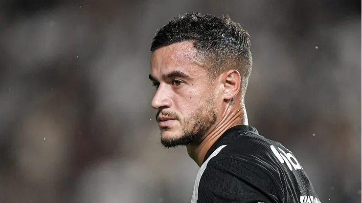 Philippe Coutinho em campo com a camisa do Vasco.