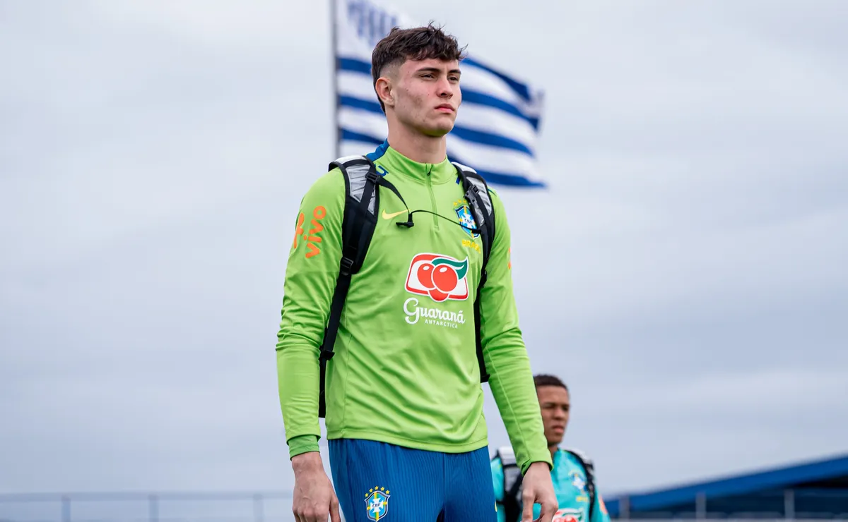 Grêmio tem goleiro de 17 anos chamado por Ancelotti para treinar com a Seleção Brasileira