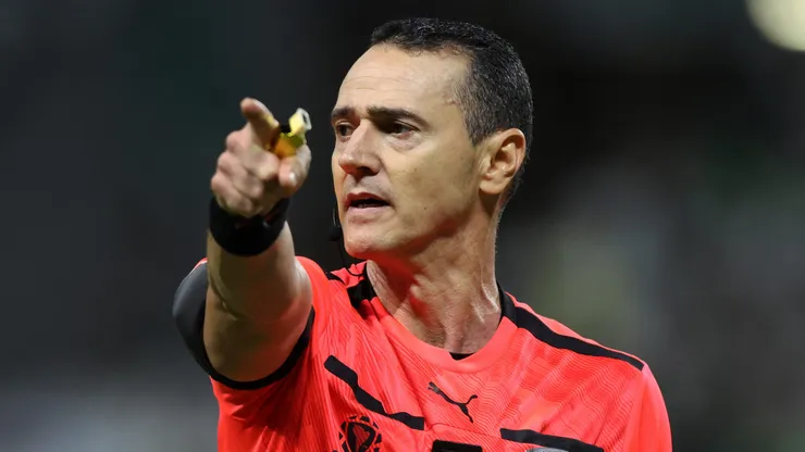 Colombiano Wilmar Roldán apitou Palmeiras 4×0 LDU em jogo de volta da semifinal da Libertadores de 2025