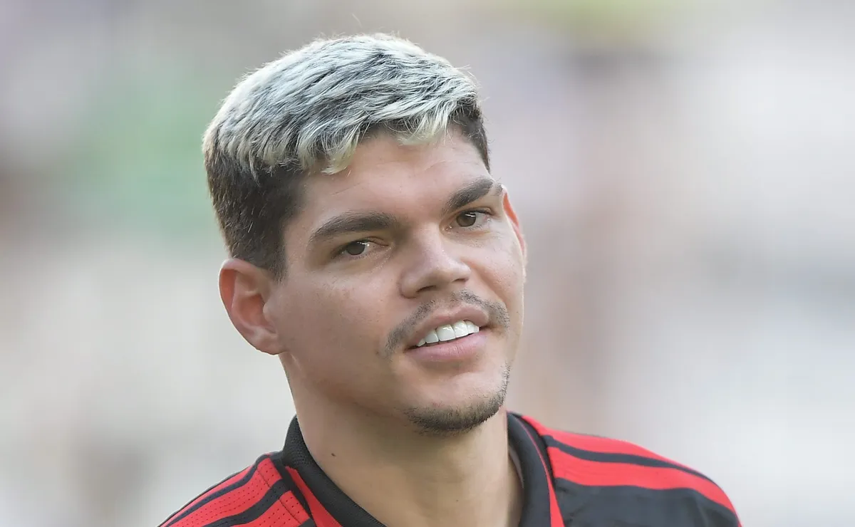 OPINIÃO: A torcida do Flamengo precisa acabar com o ranço envolvendo Ayrton Lucas