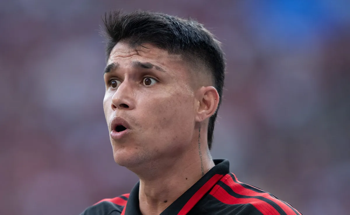 O “engarrafamento” no ataque que ligou o alerta de Luiz Araújo no Flamengo
