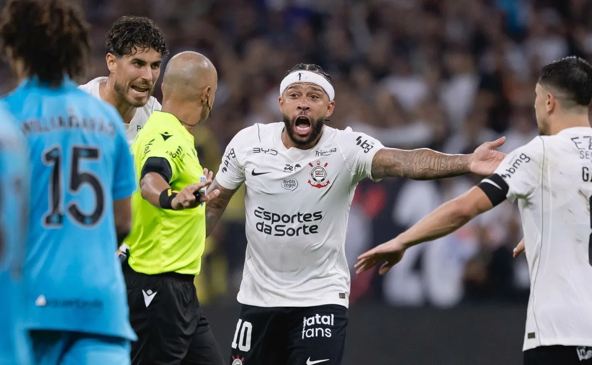 Memphis nega que tenha pedido para não enfrentar o Flamengo pelo Brasileirão