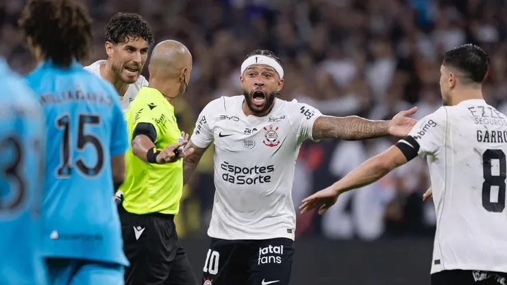 Memphis nega que tenha pedido para não enfrentar o Flamengo - Foto: Ettore Chiereguini/AGIF