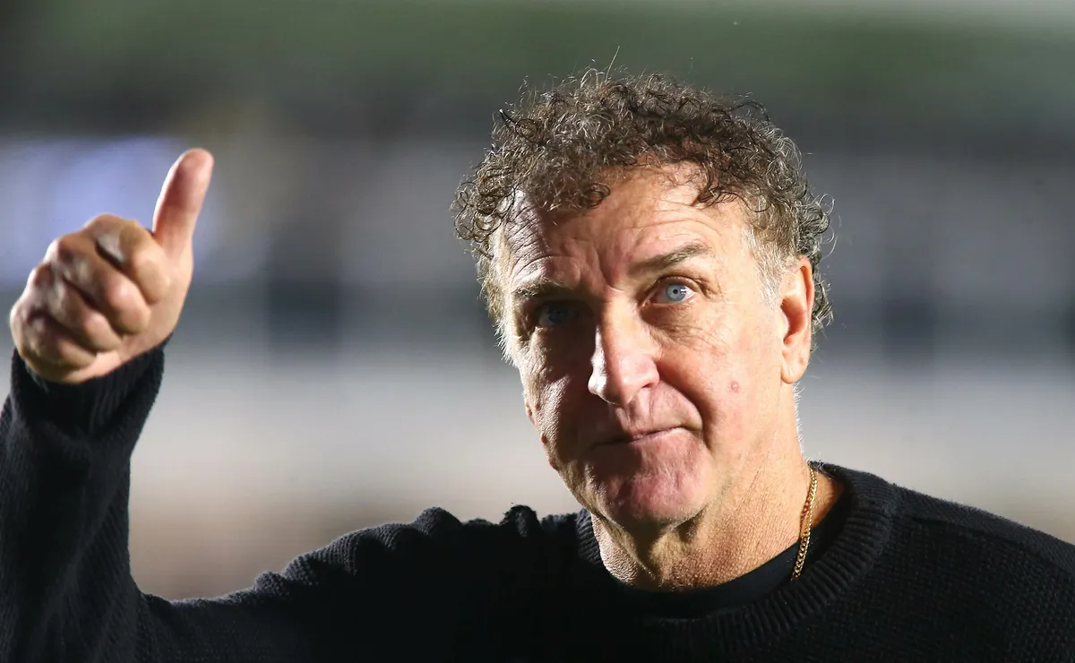 Análise: Cuca reinventa escalação do Santos, sofre cornetagem e time atropela o Cruzeiro na Vila