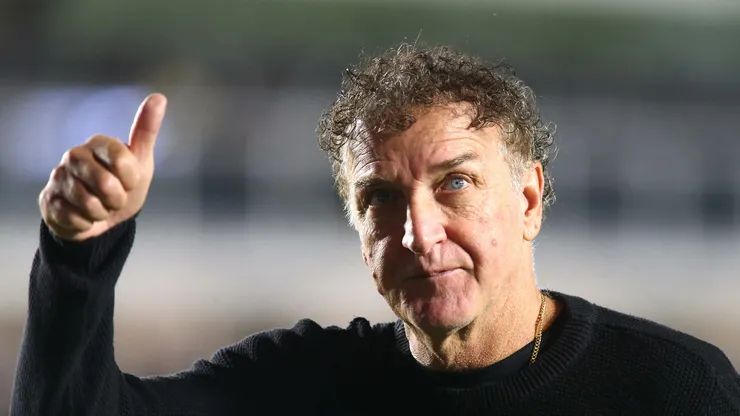 Cuca durante o jogo na Vila Belmiro.