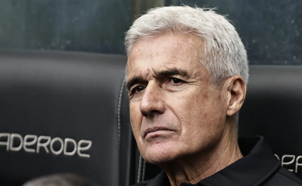 Luís Castro vive horas decisivas no Grêmio, e direção já avalia mudança após derrota para o Vasco