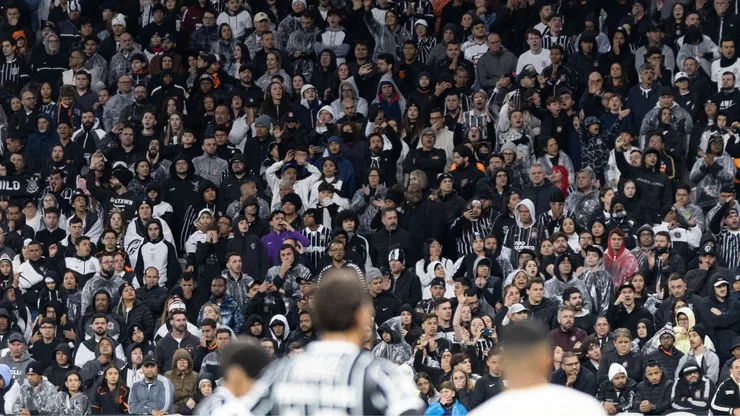 Corinthians vive dois mundos e encara o Flamengo em uma escolha inevitável