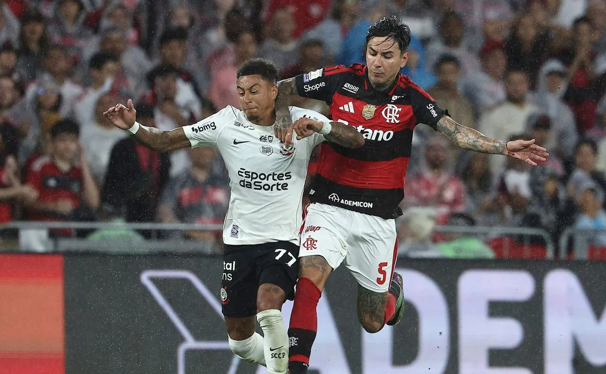 Corinthians sofre pressão, reage no segundo tempo, mas acaba derrotado pelo Flamengo