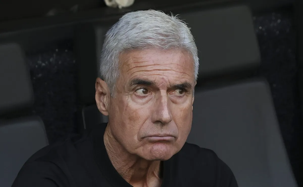 Botafogo fecha as portas para retorno de Luís Castro após saída conturbada em 2023
