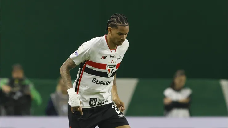 Newton jogando pelo São Paulo - Foto: Rubens Chiri / São Paulo FC