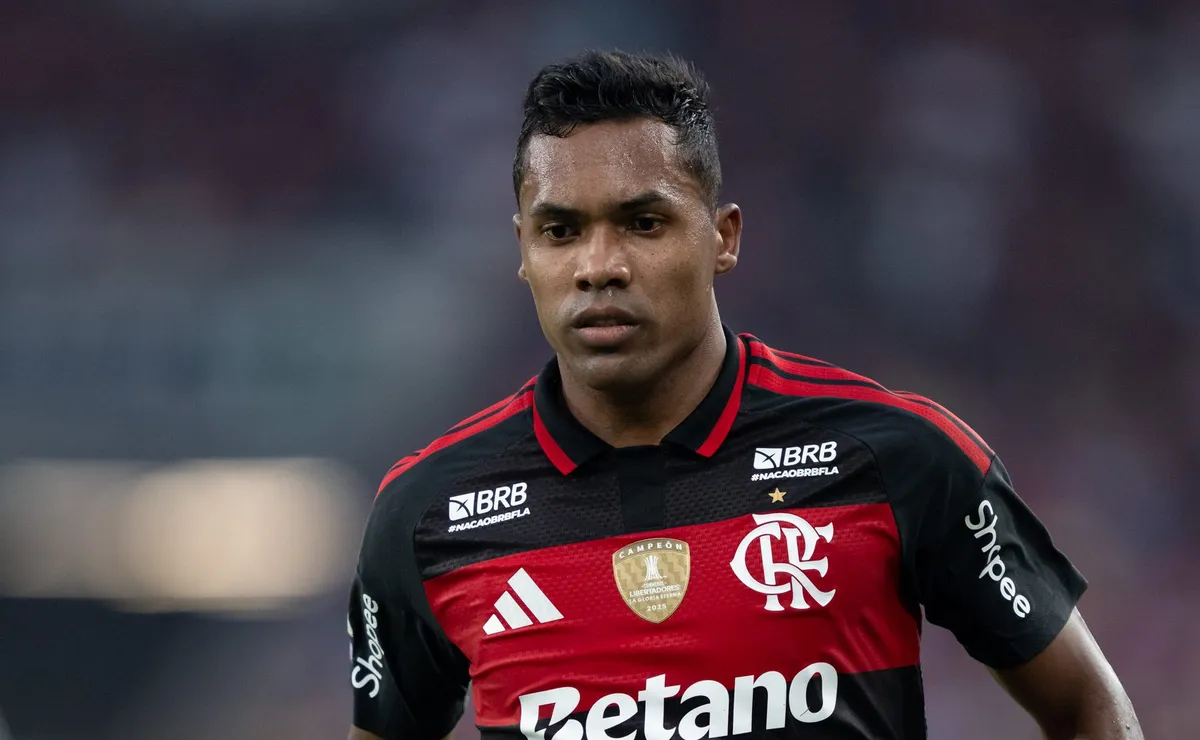 Danilo faz forte cobrança a Alex Sandro após falha em gol do Corinthians