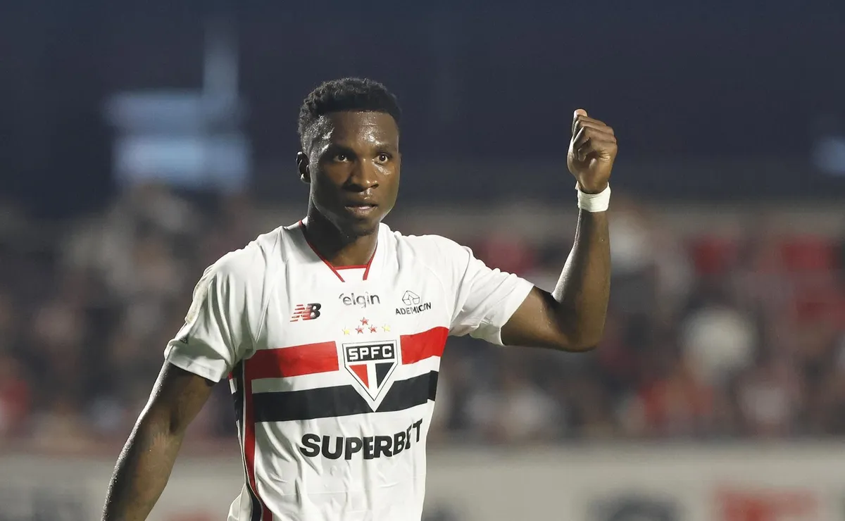 Aurélio Buta está fora da temporada e São Paulo estuda cirurgia
