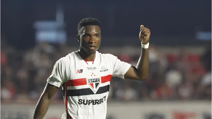 Lateral pode perder o restante da temporada - Foto: Rubens Chiri / São Paulo FC