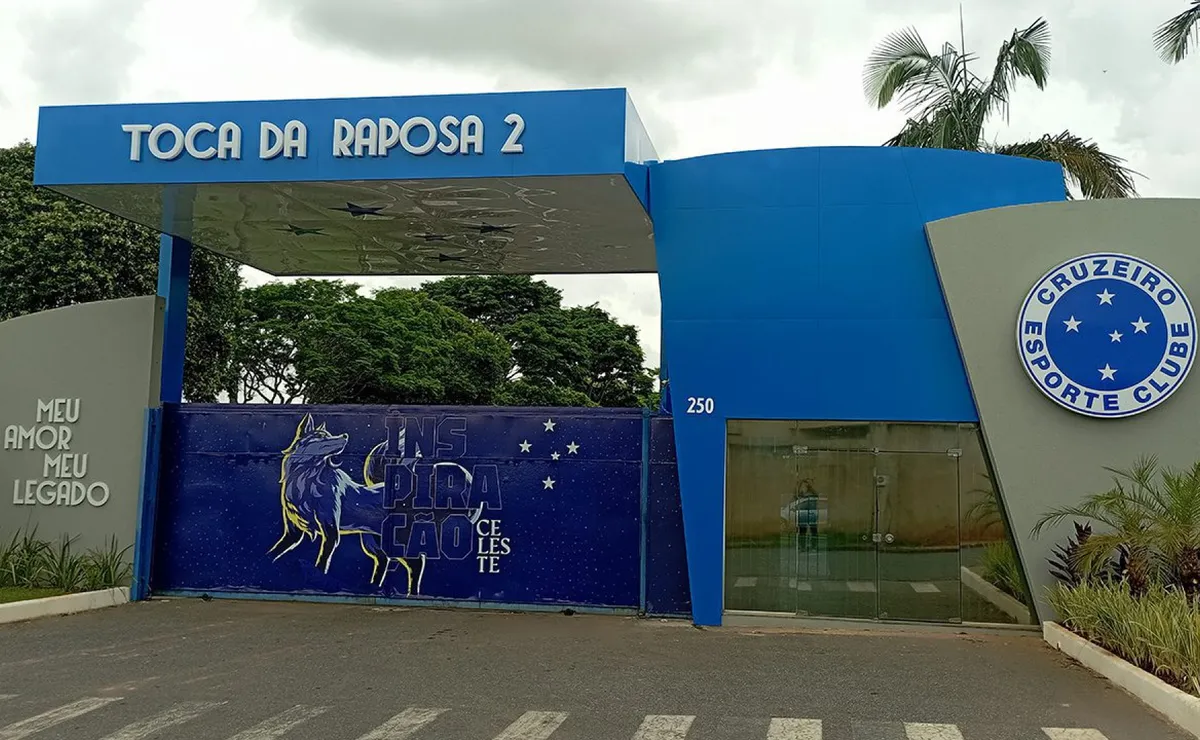 Torcida Organizada comparece ao CT e cobra elenco, comissão técnica e diretoria em reunião