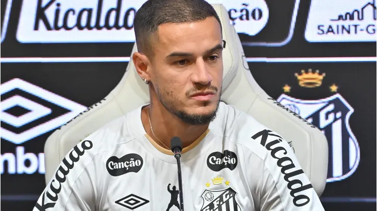 Philippe Coutinho foi apresentado ao Santos.