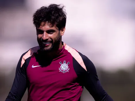 Yuri Alberto realiza atividade no campo do CT nesta segunda-feira