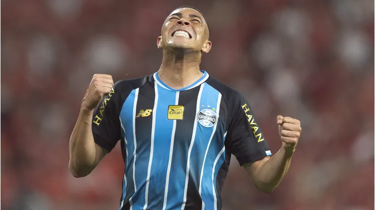 Carlos Vinícius é a principal arma ofensiva do Grêmio.