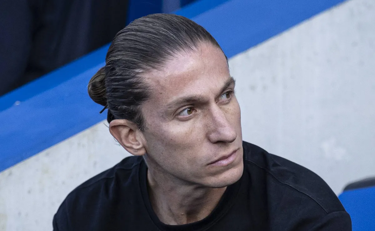 O “camaleão” da Europa: Filipe Luís assombra a França ao trocar trintões do Flamengo por joias de 20 anos