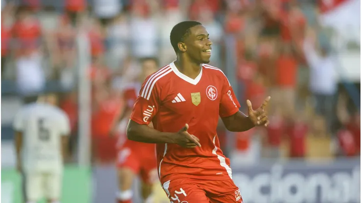 João Victor vira alternativa para Pezzolano. Ricardo Duarte/SC Internacional.