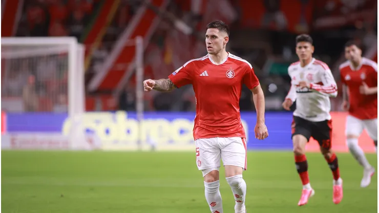 Villagra é baixa para enfrentar o São Paulo. Maxi Franzoi/AGIF.