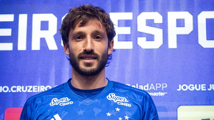 Matias Viña jogador do Flamengo que está emprestado ao Cruzeiro após passagem abaixo no River Plate