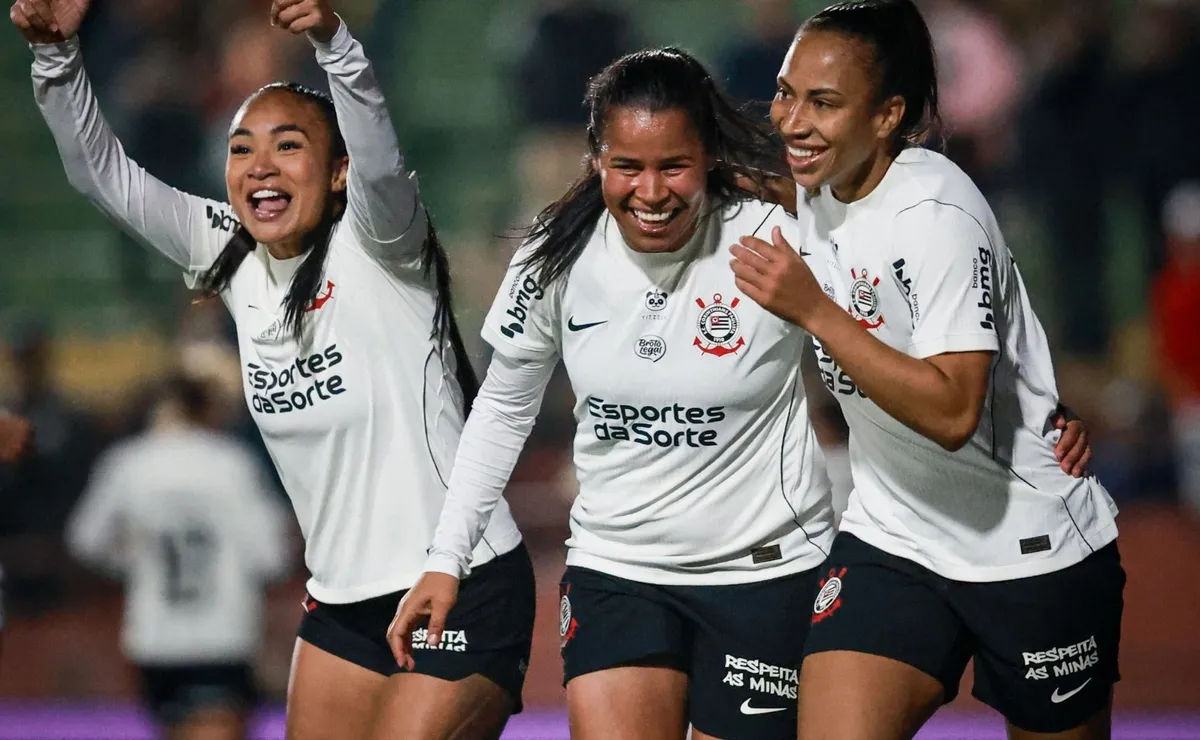 Corinthians regulariza direitos de imagem atrasados do feminino antes de decisão