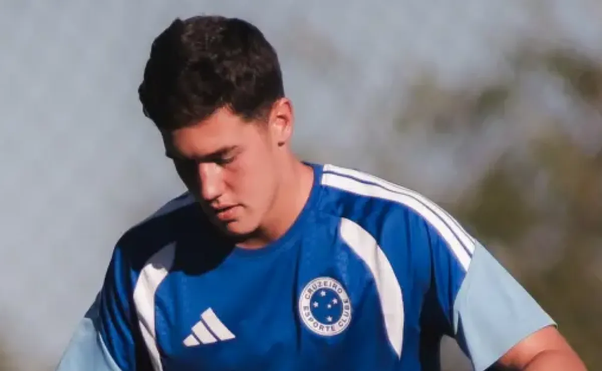 Meia sérvio Andrej Nikolic rescinde com Cruzeiro sem sequer fazer 1 jogo no profissional