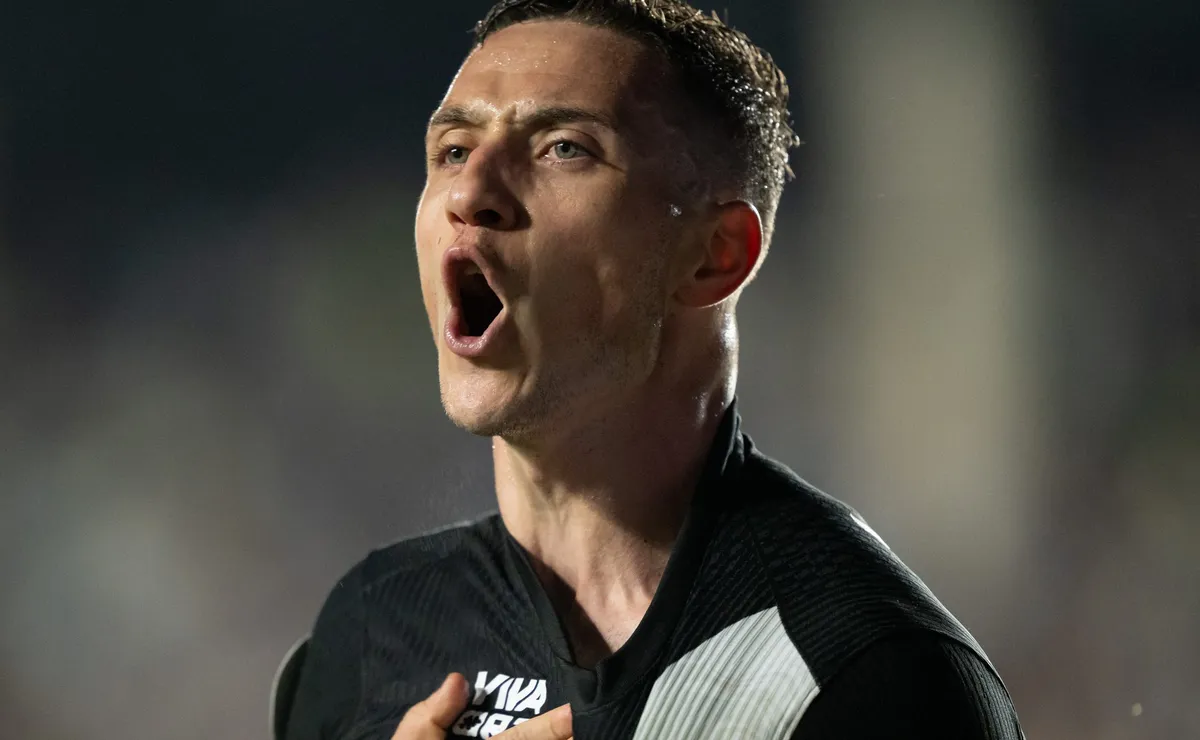 Bruno Duarte faz primeiro gol com a camisa do Vasco e é vital para classificação na Copa Sul-Americana