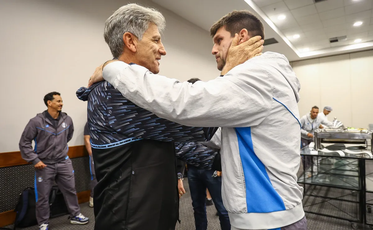 Grêmio define relacionados para encarar o Botafogo com Renato no hotel e novidades no time