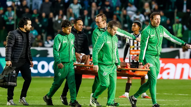 - Carlinhos jogador do Athletic Club durante partida contra o Juventude