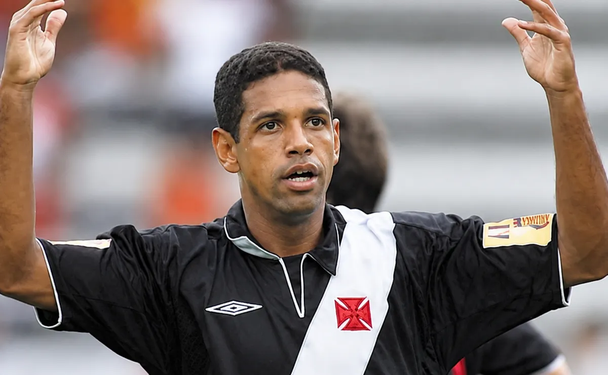 Morre Henrique, ex-zagueiro multicampeão pelo Vasco aos 49 anos