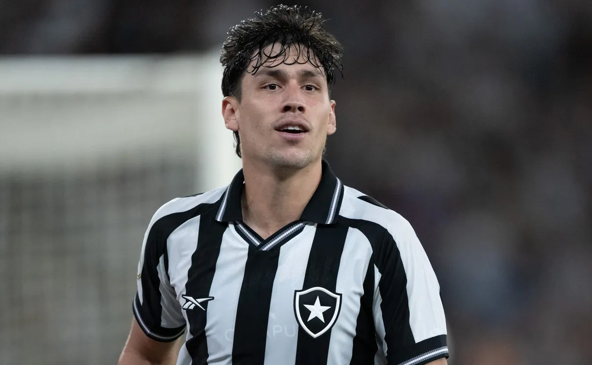 Ferraresi é convocado pela Venezuela e pode desfalcar Botafogo em clássico com o Vasco