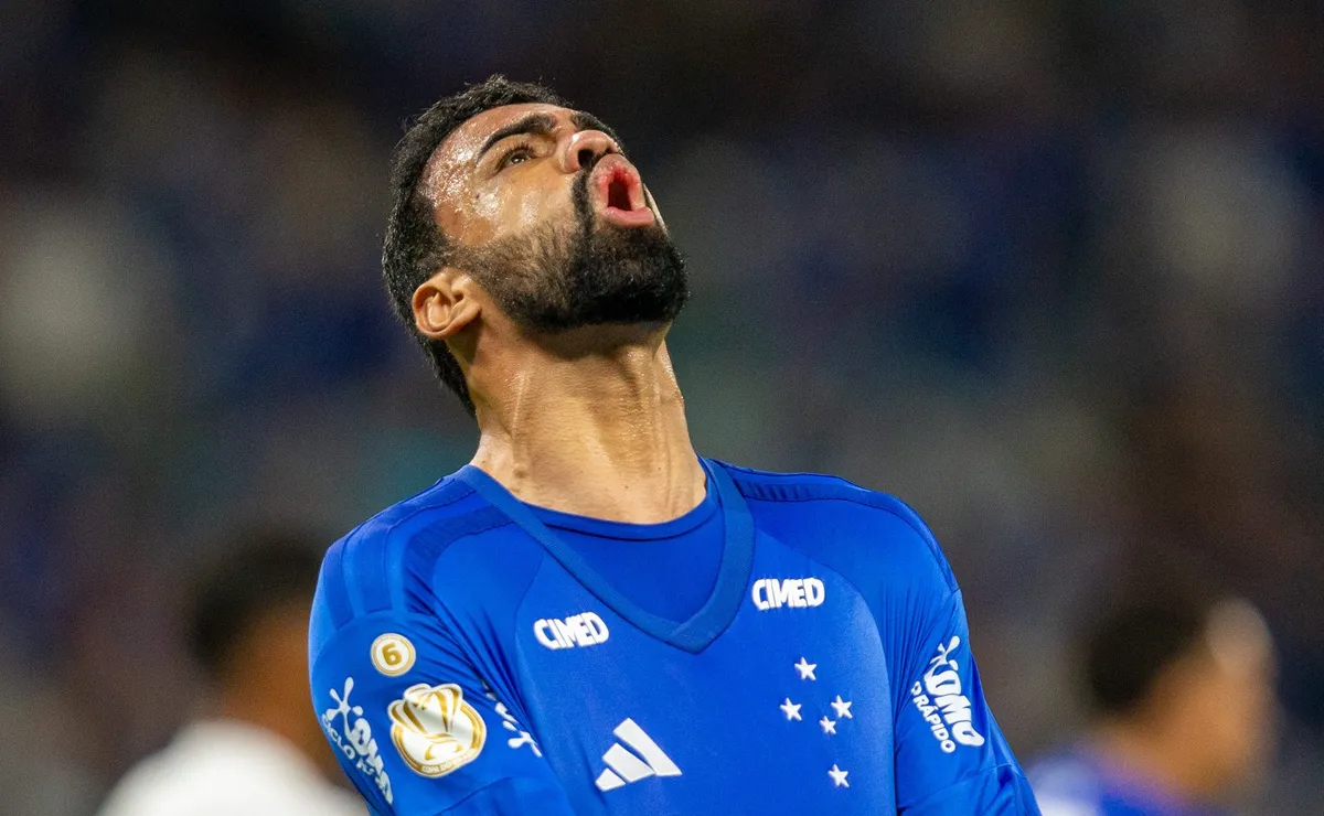 Fabrício Bruno expõe problema sério físico, mas temporada abaixo do zagueiro preocupa Cruzeiro