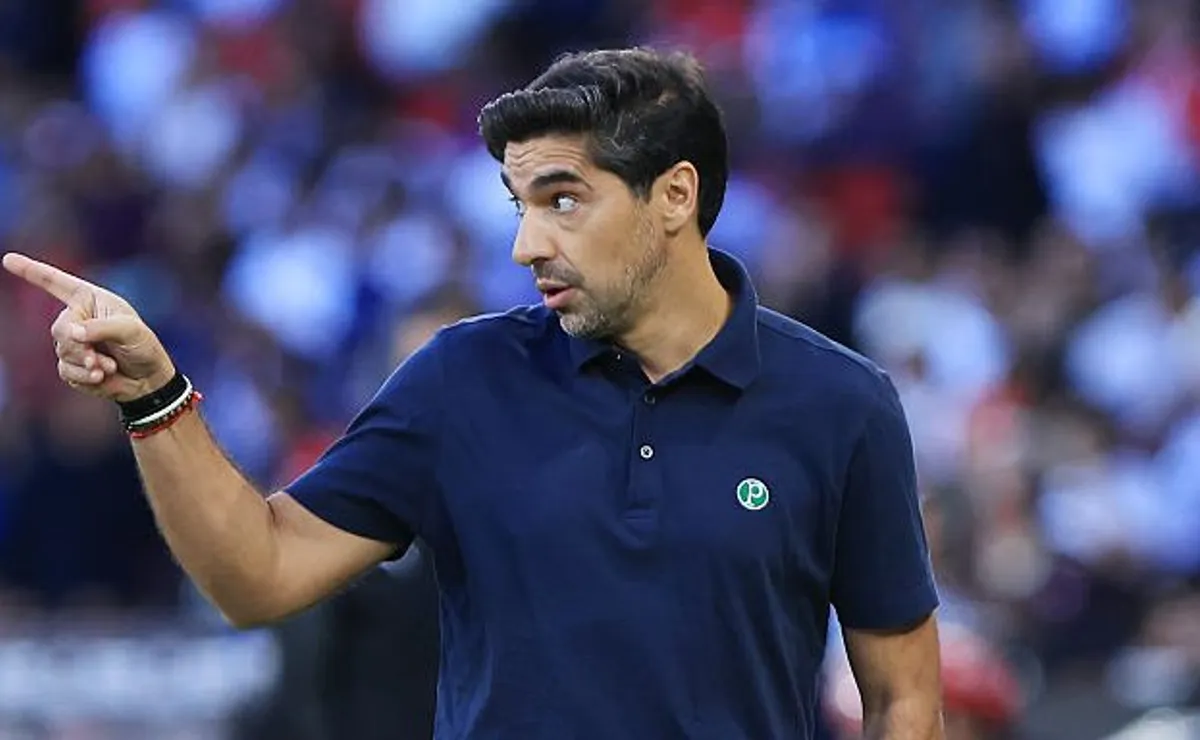 Abel é expulso em LDU x Palmeiras e está fora do primeiro duelo contra o Fluminense na semi da Libertadores