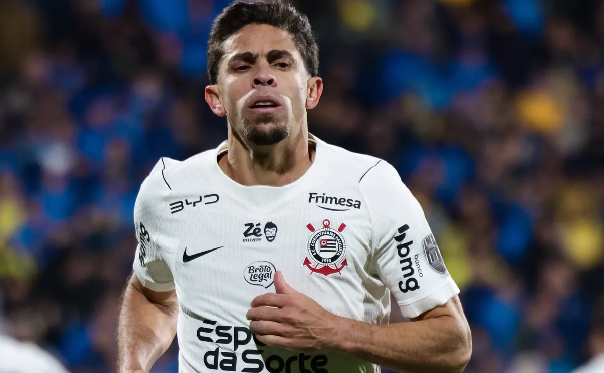 Gabriel Paulista tem camisa puxada na área e árbitro Jesús Valenzuela descarta pênalti para o Corinthians