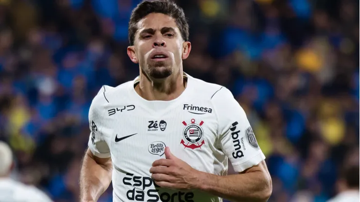 Gabriel Paulista teve a camisa puxada dentro da área. Foto: Marco Buenavista/IMAGO/Sports Press Photo
